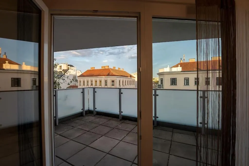 Huge Flat With Terrace & Parking And 3 Bed Rooms Vienna