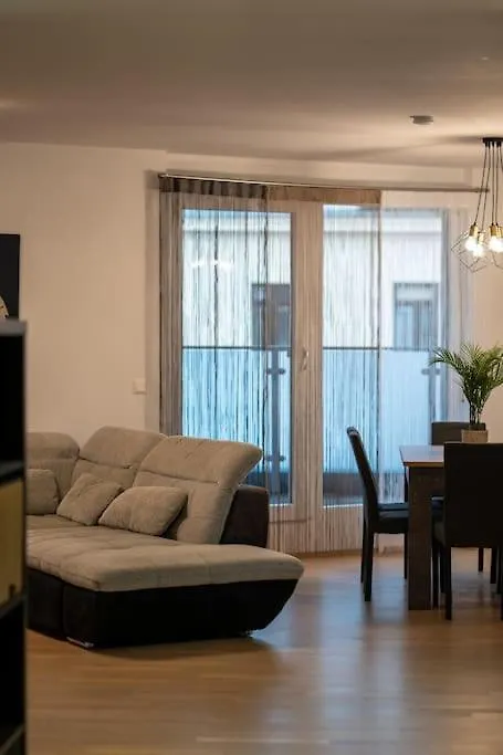 Huge Flat With Terrace & Parking And 3 Bed Rooms Wenen Oostenrijk