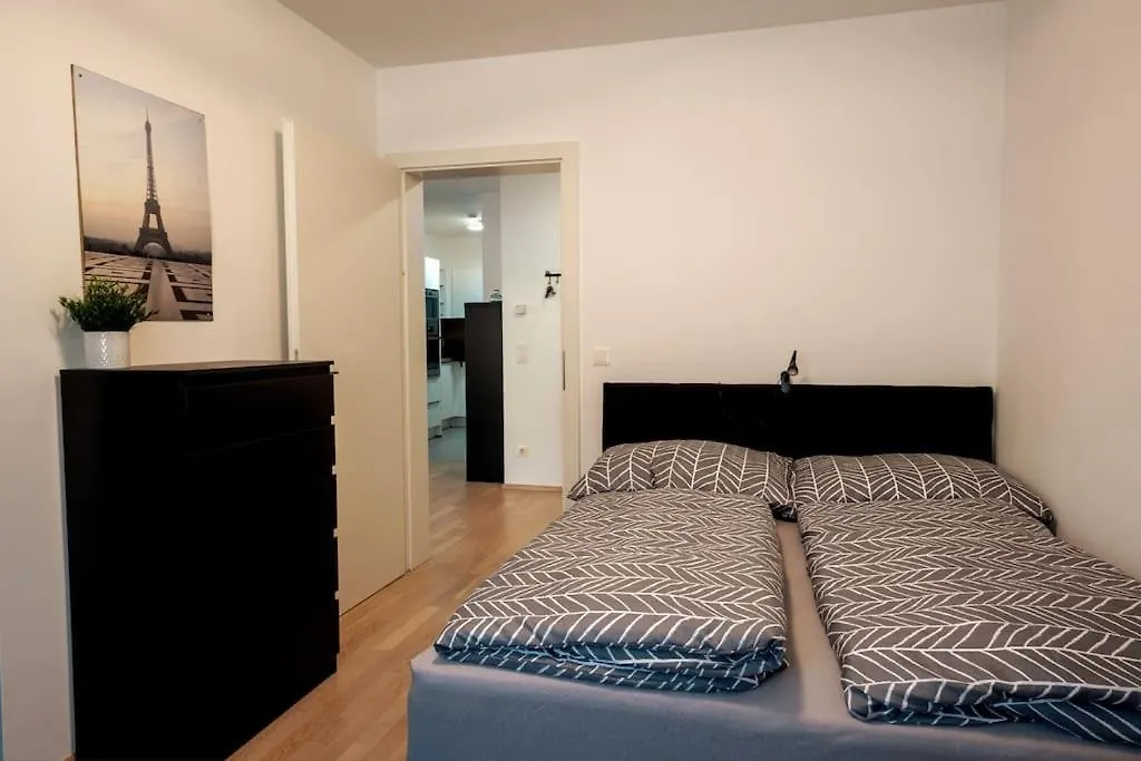 Huge Flat With Terrace & Parking And 3 Bed Rooms Wenen Appartement