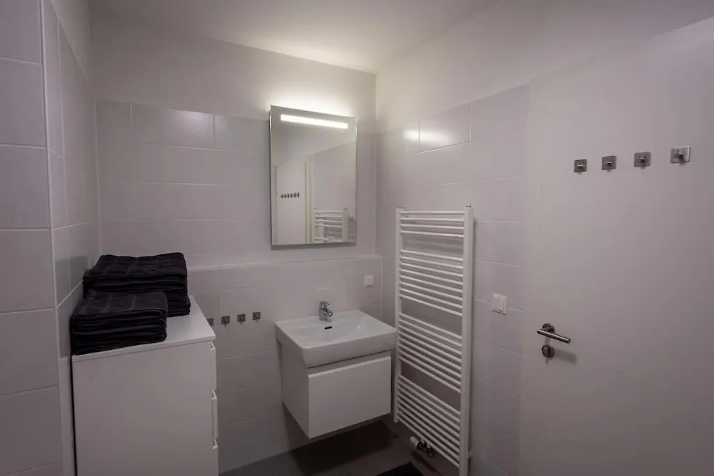 Huge Flat With Terrace & Parking And 3 Bed Rooms Wenen