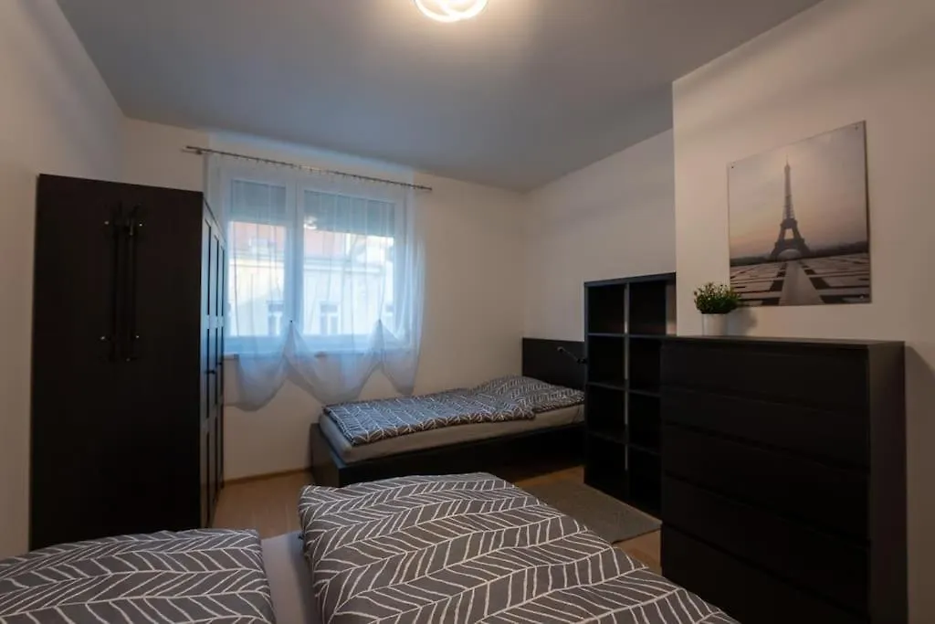 Huge Flat With Terrace & Parking And 3 Bed Rooms Wenen