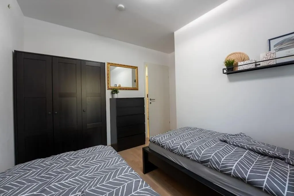 Appartement Huge Flat With Terrace & Parking And 3 Bed Rooms Wenen