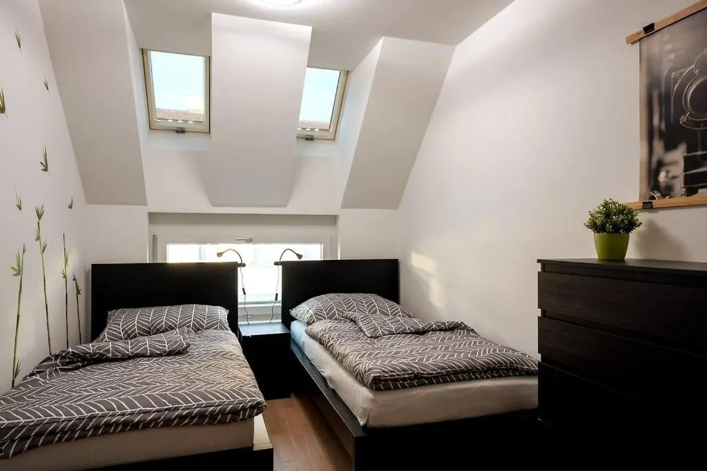 Huge Flat With Terrace & Parking And 3 Bed Rooms Wenen 0*,  Oostenrijk