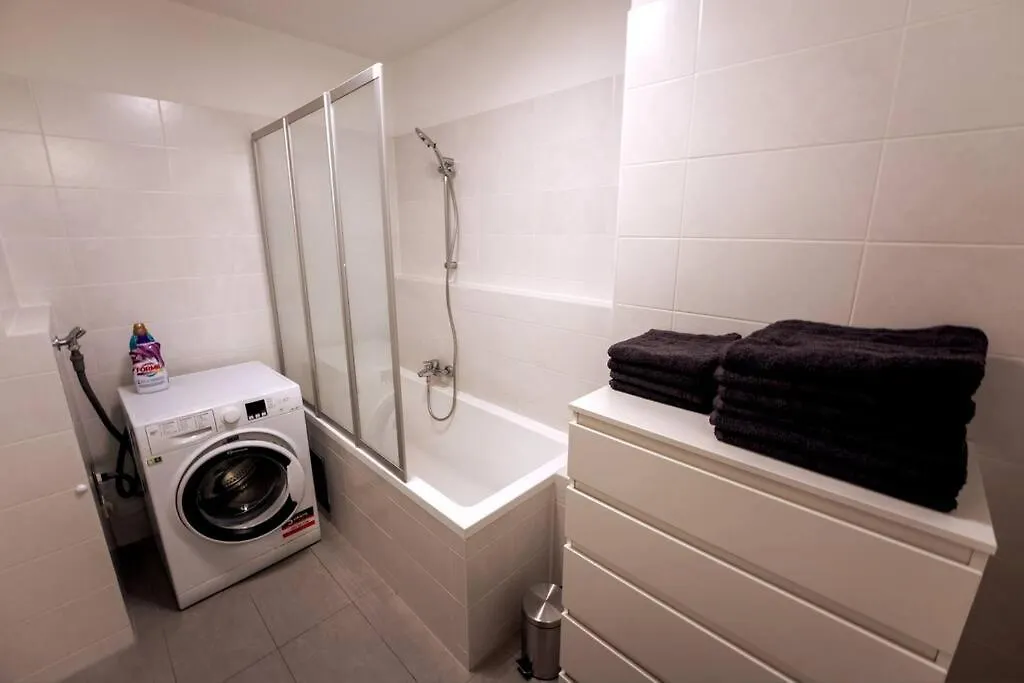 Huge Flat With Terrace & Parking And 3 Bed Rooms Wenen Appartement