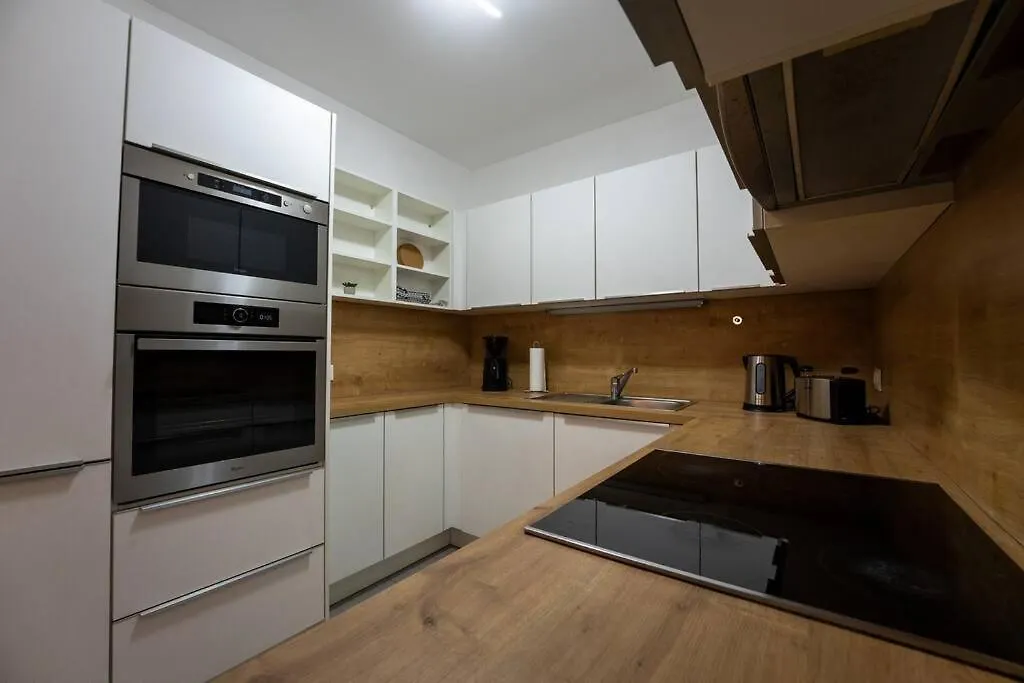 Huge Flat With Terrace & Parking And 3 Bed Rooms Wenen Appartement